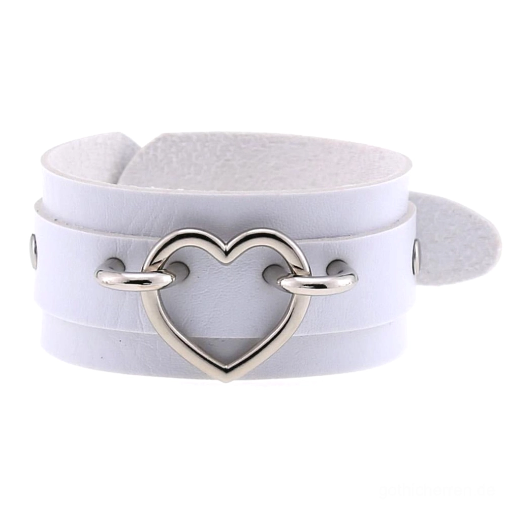 Weißes doppellagiges Lederherz-Armband mit silberner hohler Herz-Schnalle, Flachaufnahme, Gothic Rebellion kontrastreicher Schmuck