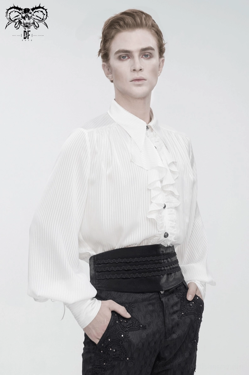 Weiß gotisches Herrenformhemd elegante Silhouetten-Lifestyle-Produktaufnahme, zeigend verfeinerte dunkle romantische Ästhetik und Designdetails