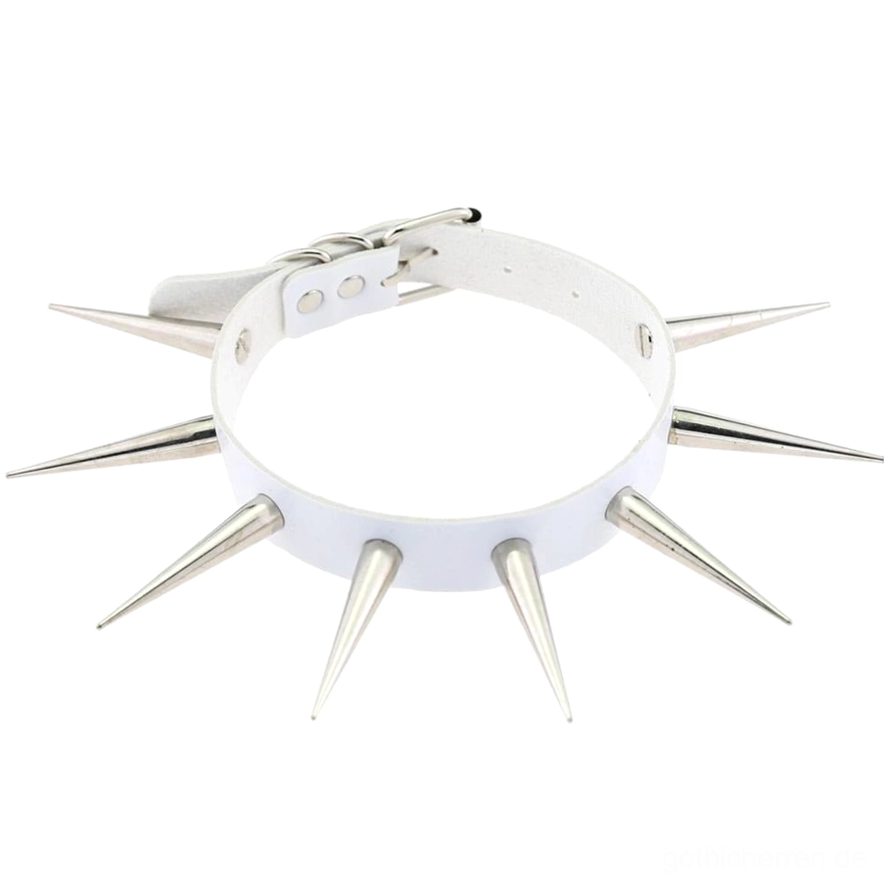 Weiß Spike Gothic Choker Halsband Flachaufnahme mit silbernen Metallspikes auf weißem Kunstleder-Streifen und verstellbarem Schnallenverschluss, Alternative