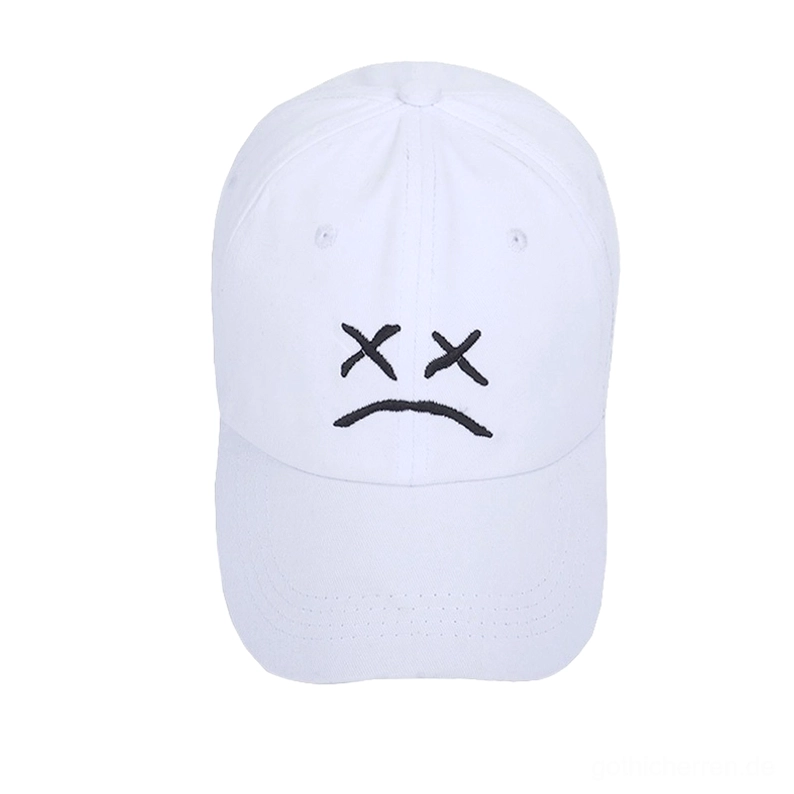 Weiße alternative Fashion Baseball-Cap mit gesticktem Weinen-Gesicht Embroidery, Vorderansicht Flat-Lay Detail-Fotografie