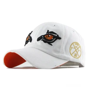 Weiße Gothic Adler-Auge Baseball Cap mit Stickerei und orangefarbenem inneren Schirmfutter, Vorderansicht Kontrast-Design für modernes Dark Aesthetic