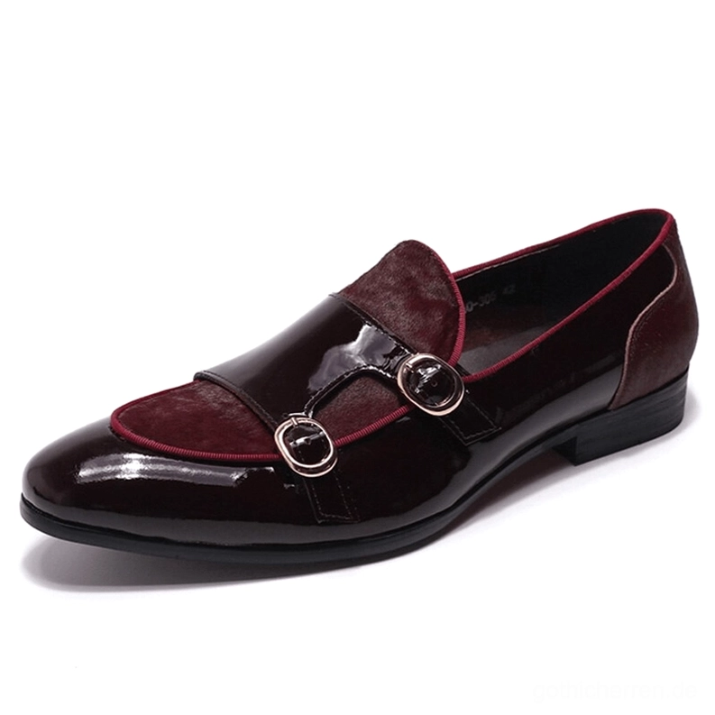 Weinrote Gothic Loafer mit Kontrast-Rot-Paspel und Zwei-Ton-Materialmix aus Lackleder und Wildleder-Details