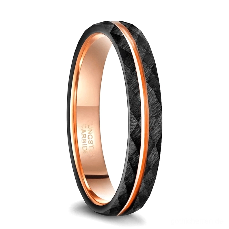 Wolfram Rhombusmuster Gothic Ring Rückansicht mit facettierter Oberfläche und Rosé-Gold Randakzent, zeigt geometrische Designdetails und innere Verzierung