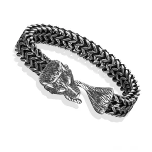 Vintage Wolfs-Kopf Herren-Armband Seitenansicht – strukturierte dunkle Metall Weizenkettenstruktur mit gothischem Verschluss-Detail