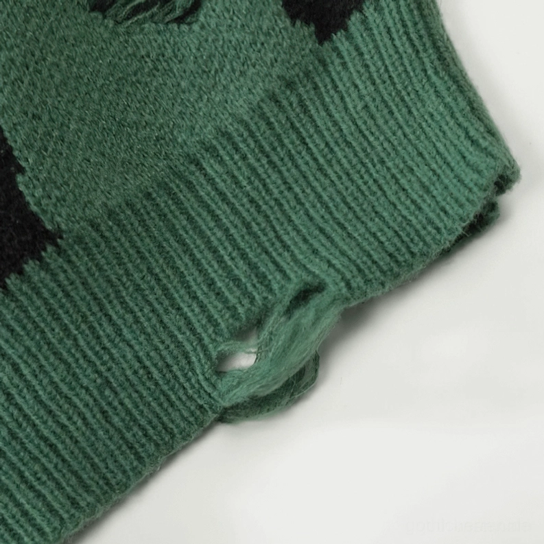 Zerrissener ausgefranster Saum-Kante am Grunge-Strickpullover in Waldgrün mit gerippter Textur-Detail und Dark-Fashion-Ästhetik