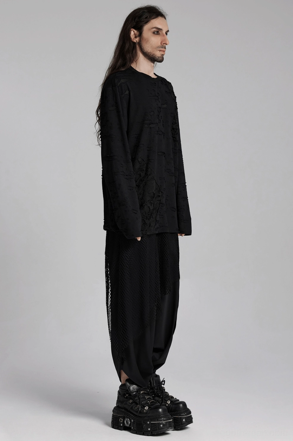 Zerrissener Gothic Strickpulli Styling-Inspirationsleitfaden mit Alternative Fashion Outfit-Ideen und Kombinationsvorschlägen