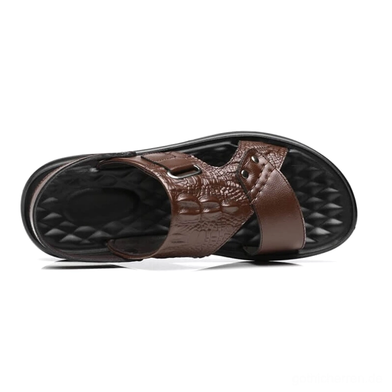Zweifarbige braun und schwarze Krokoprägung Ledersandalen Draufsicht zeigt gestepptes Fußbett und Schnallen-Details mit hochwertiger Verarbeitung